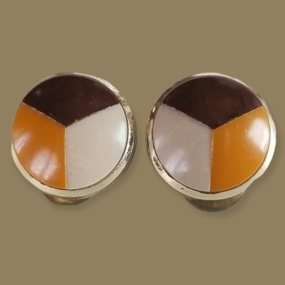 Vintage 1970s Earth Tone Inlaid Clip Earrings Gold Tone - Picture 2 of 16